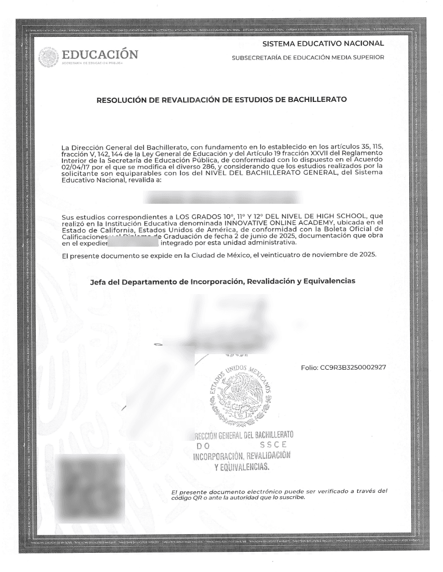 Revalidación oficial SEP — documento de muestra con los datos personales difuminados